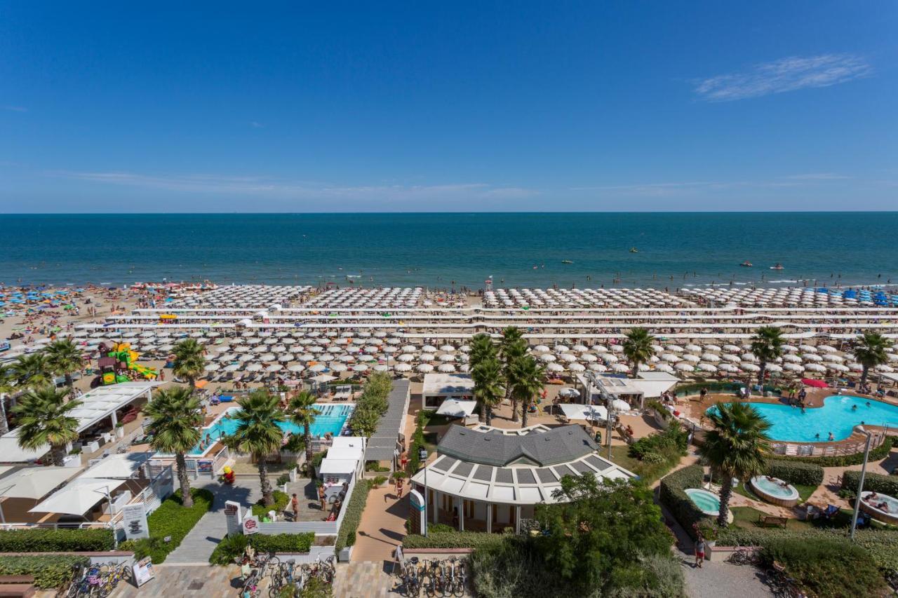 Hotel Ca' Bianca Riccione Exterior foto