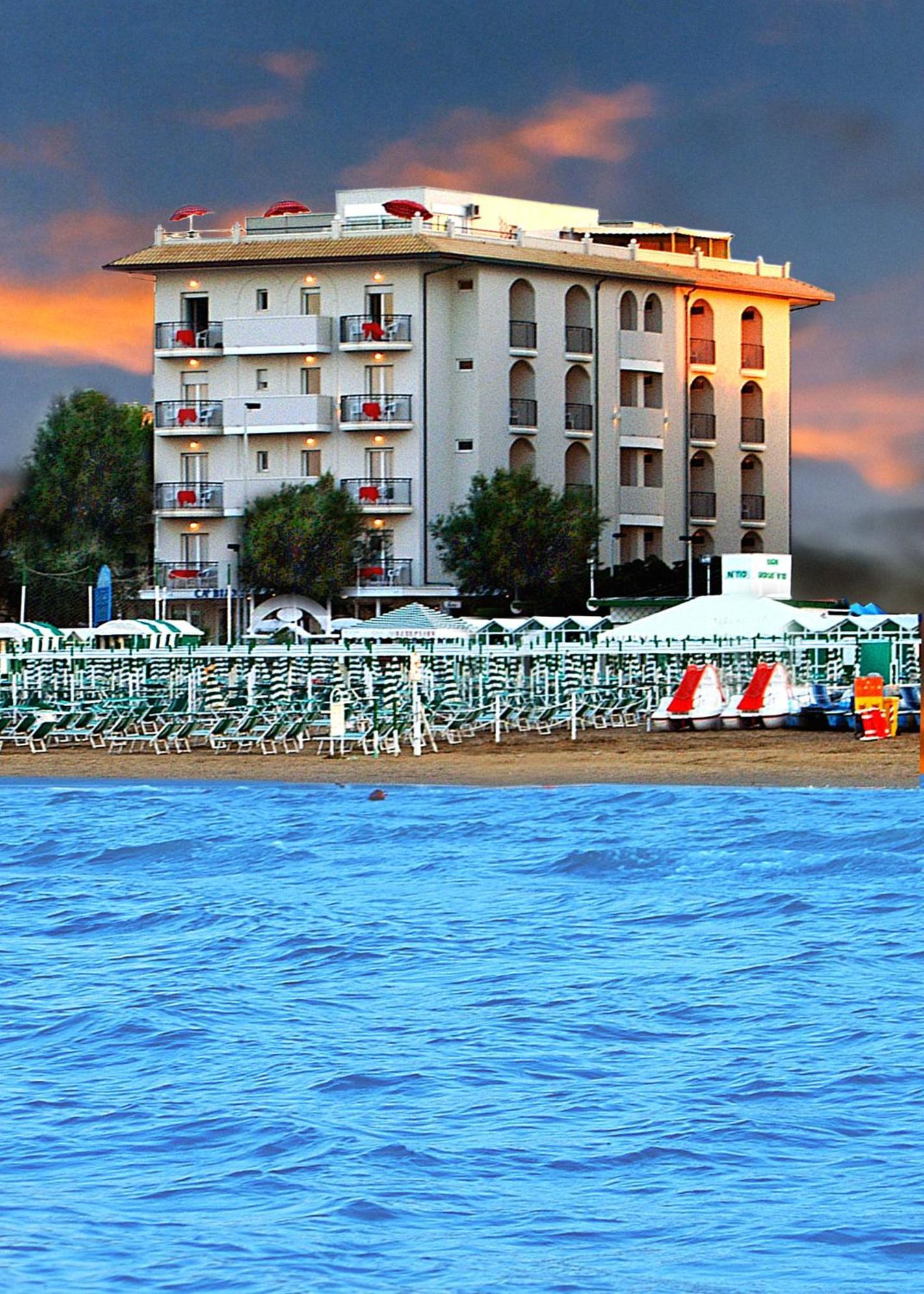 Hotel Ca' Bianca Riccione Exterior foto