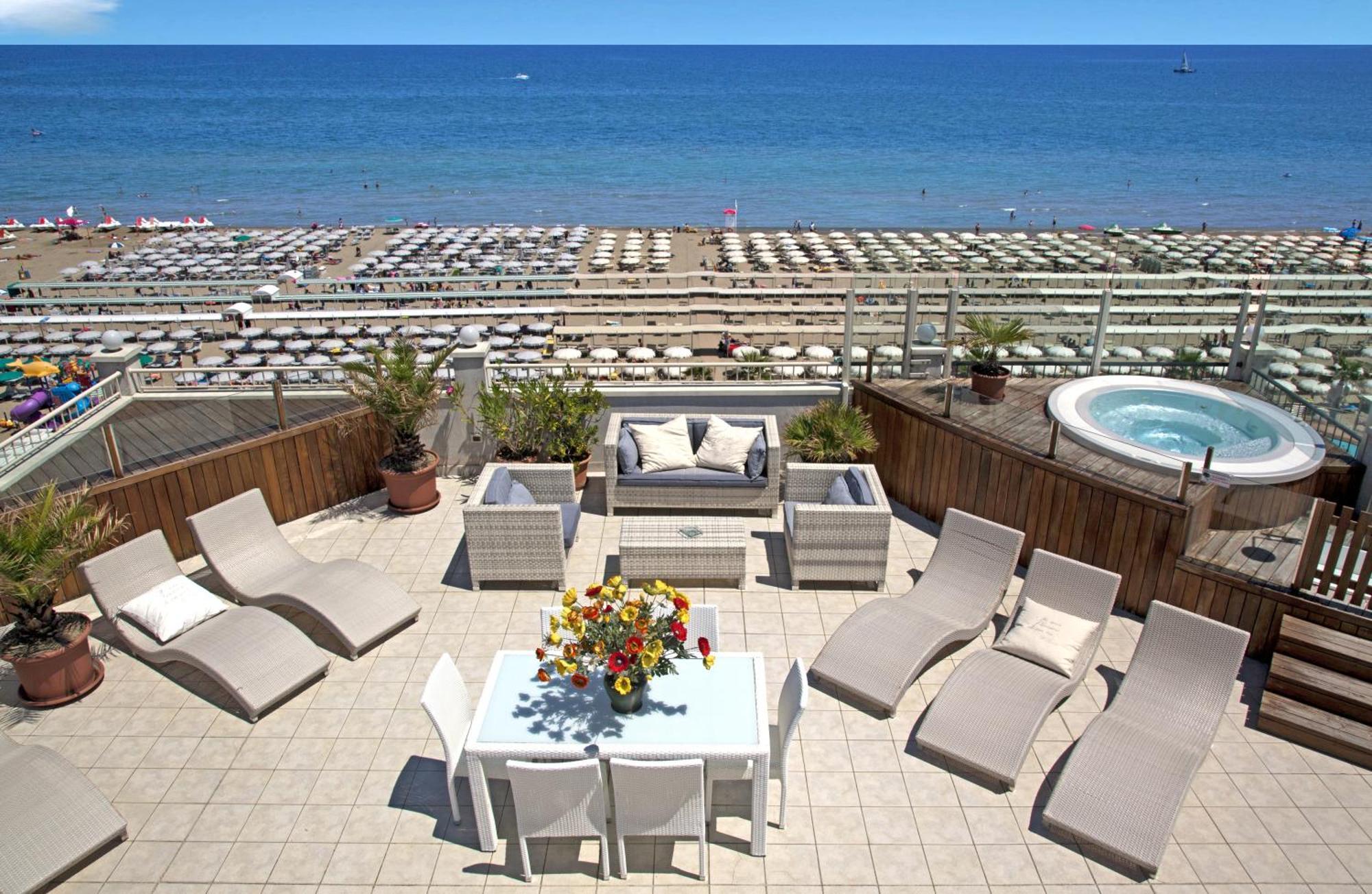 Hotel Ca' Bianca Riccione Exterior foto