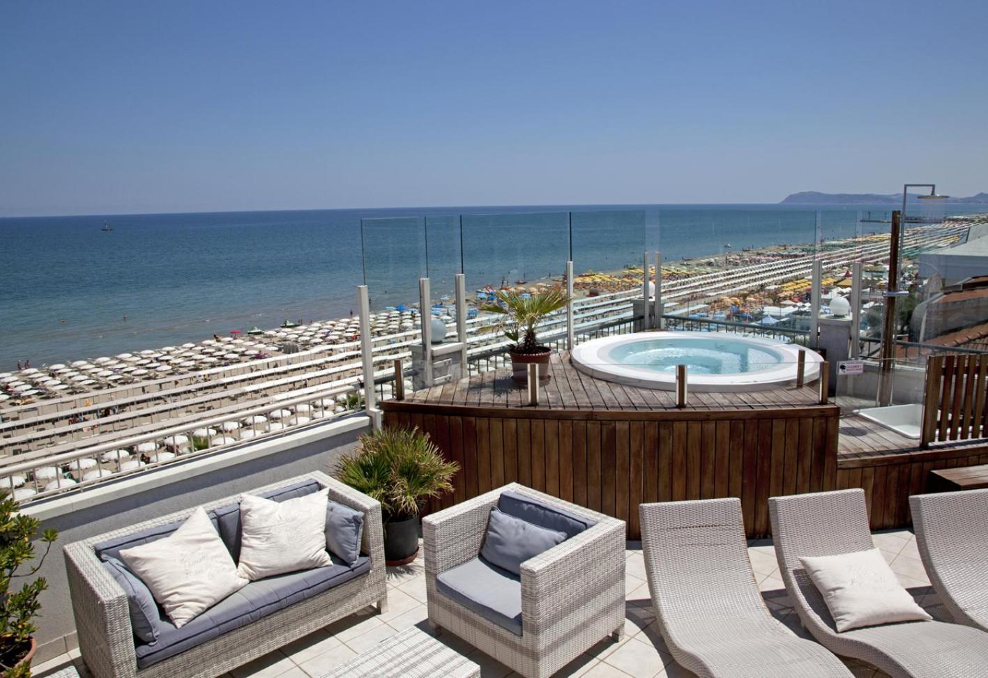 Hotel Ca' Bianca Riccione Exterior foto