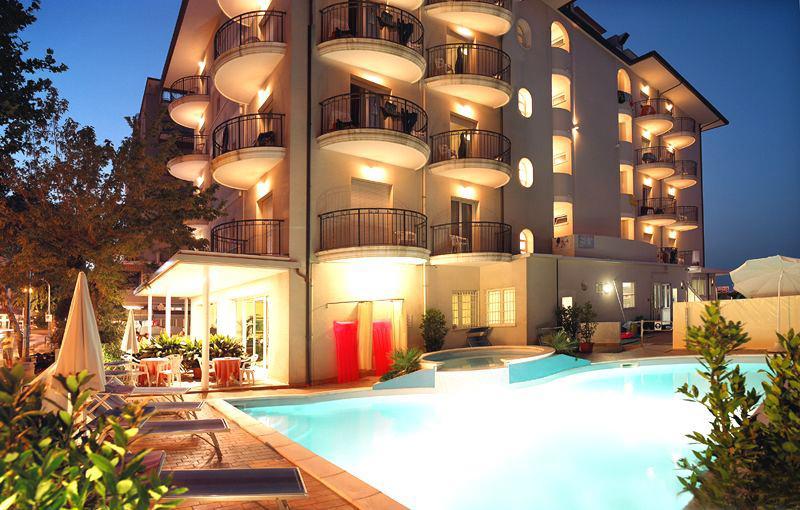 Hotel Ca' Bianca Riccione Exterior foto